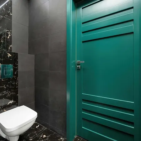 Modern In The Center Of With Air Conditioning And Balcony By Renters