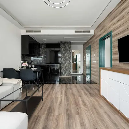 Modern In The Center Of With Air Conditioning And Balcony By Renters