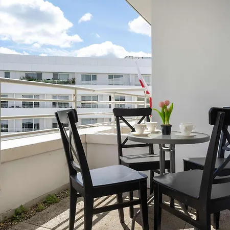 Modern In The Center Of With Air Conditioning And Balcony By Renters *