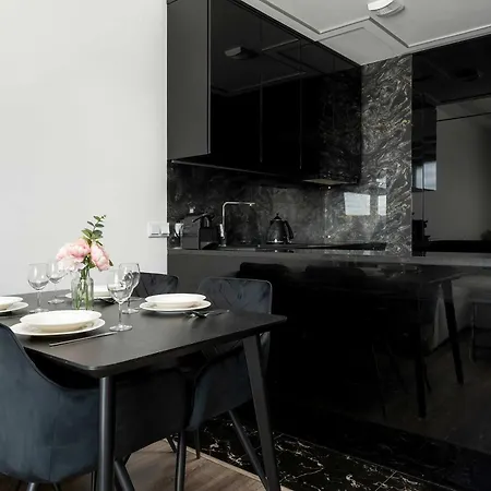 Modern In The Center Of With Air Conditioning And Balcony By Renters Breslavia