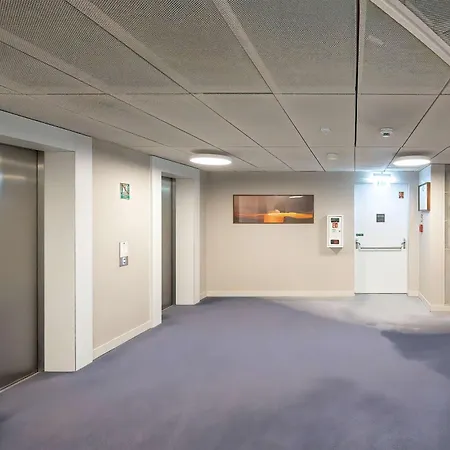Modern In The Center Of With Air Conditioning And Balcony By Renters