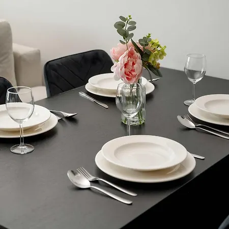 Modern In The Center Of With Air Conditioning And Balcony By Renters Apartment *