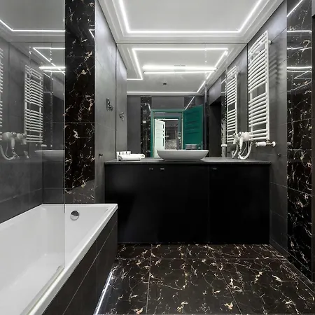Modern In The Center Of With Air Conditioning And Balcony By Renters Apartment